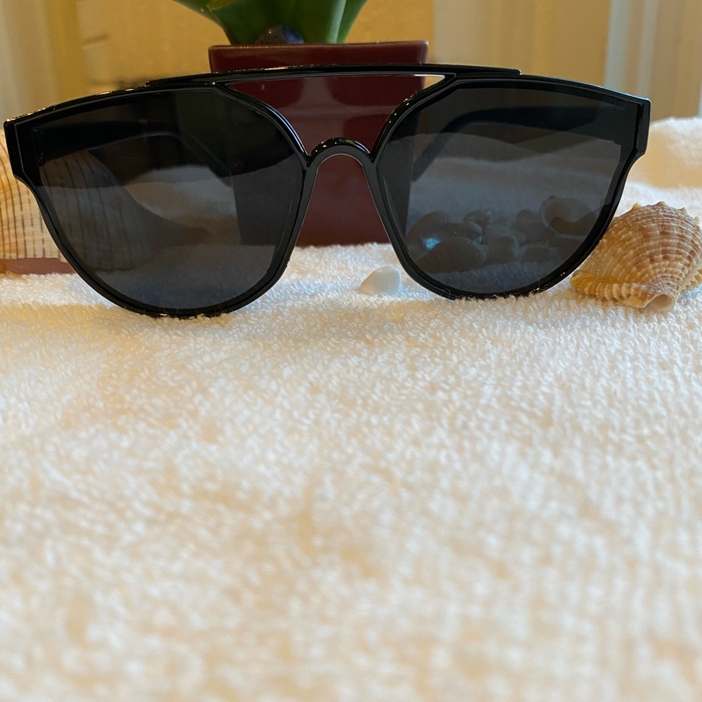 Black on Black Sunglasses - Picture 3 of 7